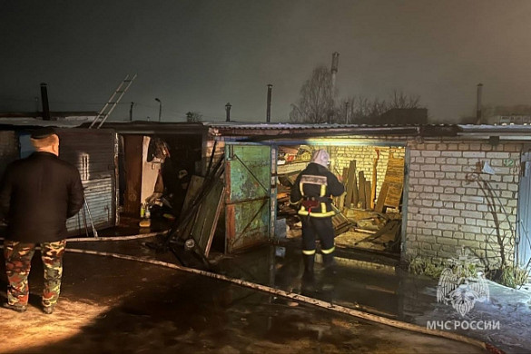 Пожарные потушили гараж в Кохме на Машиностроительной